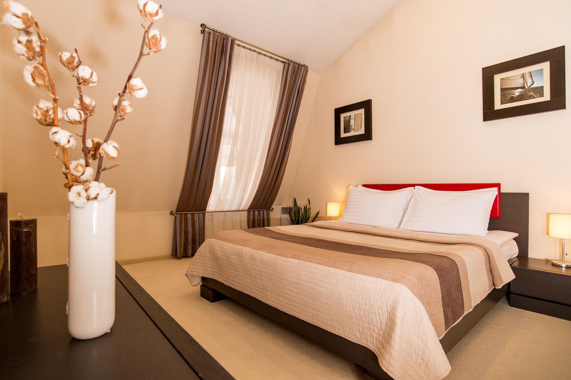 Senator Victory Square Aparthotel Kiev Exteriör bild
