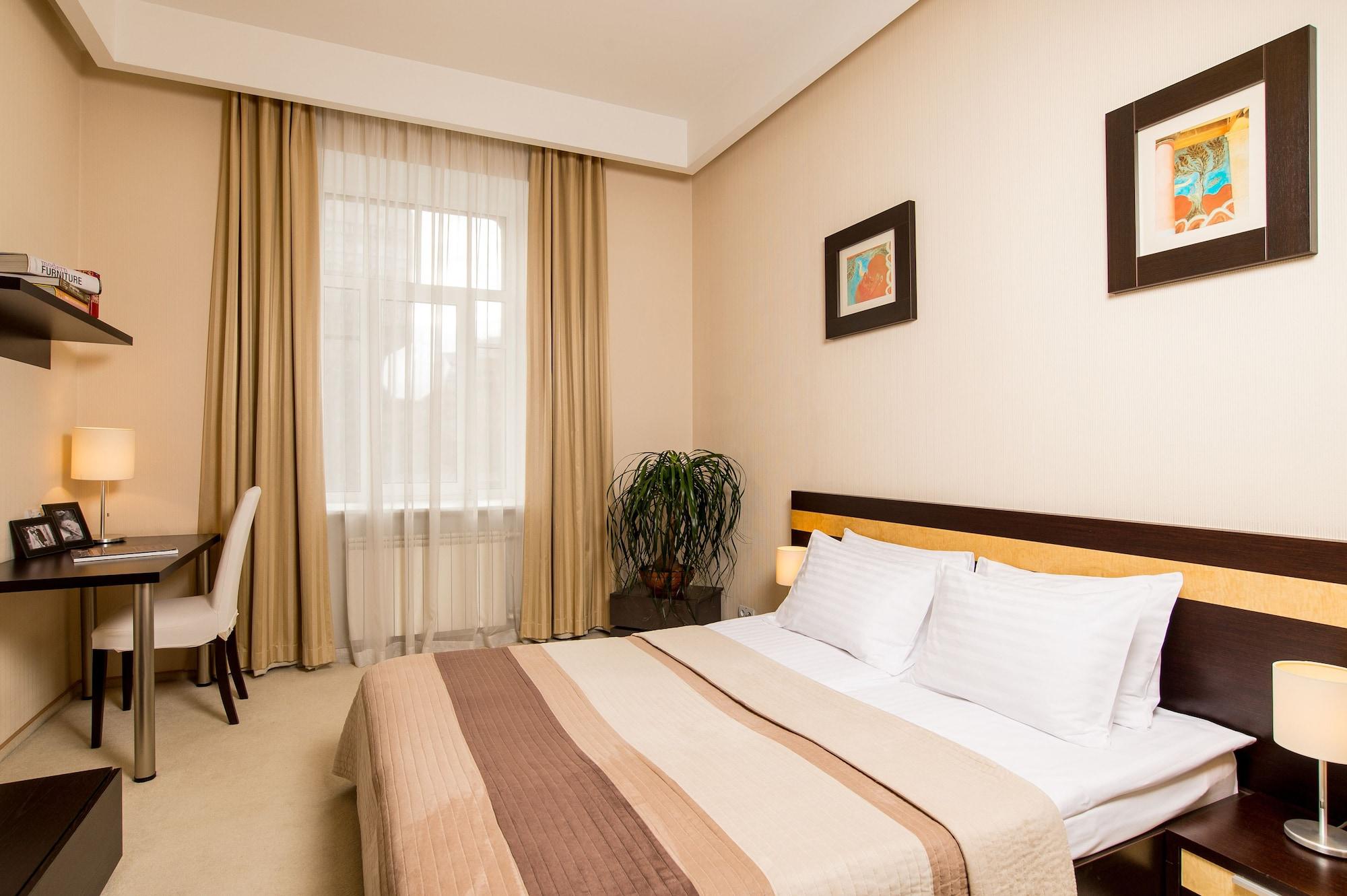 Senator Victory Square Aparthotel Kiev Exteriör bild