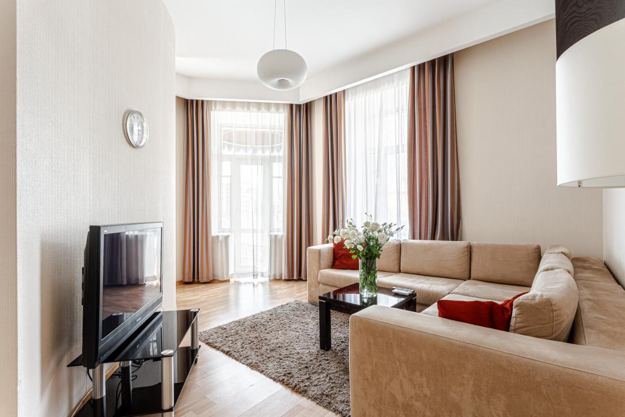 Senator Victory Square Aparthotel Kiev Exteriör bild