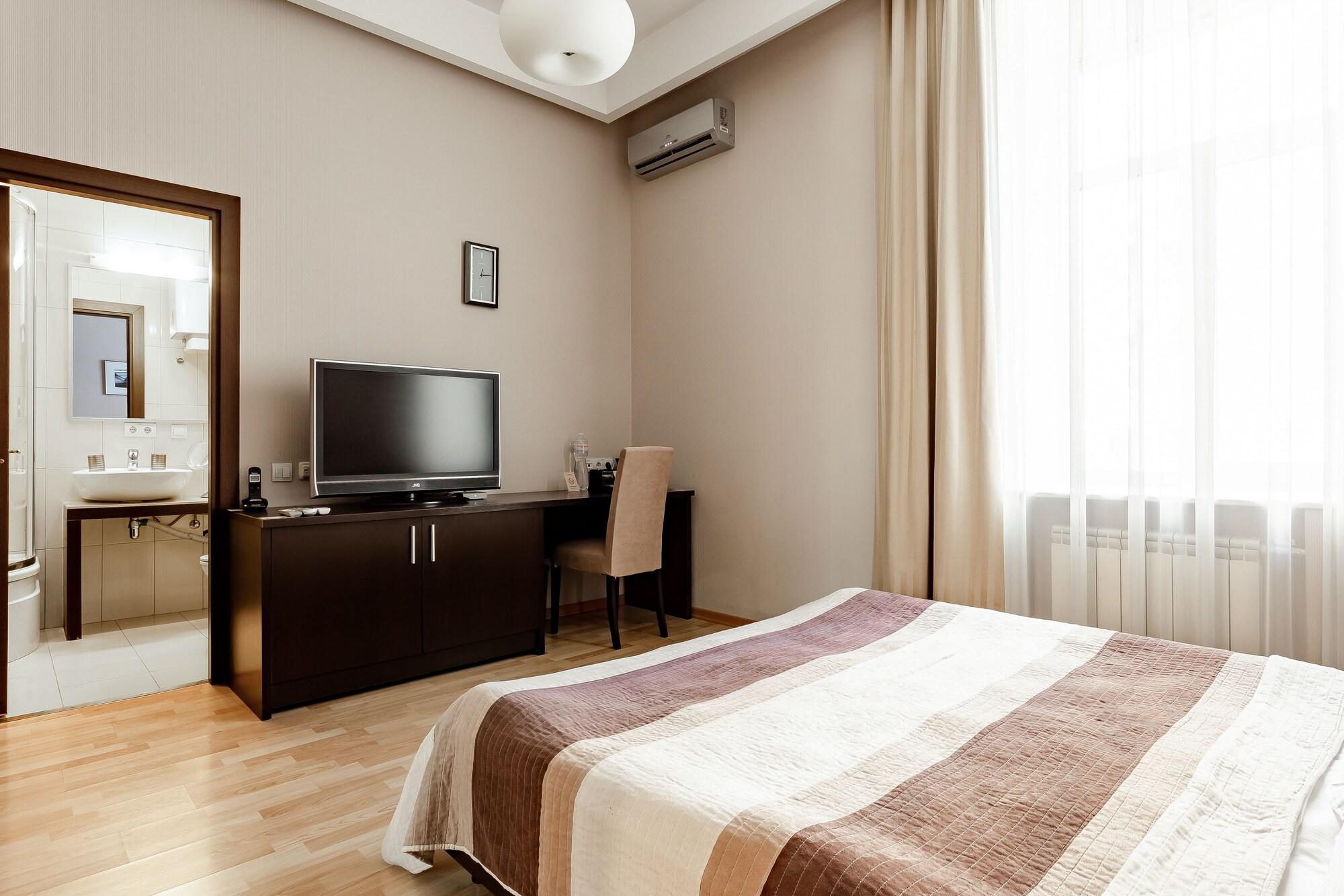 Senator Victory Square Aparthotel Kiev Exteriör bild